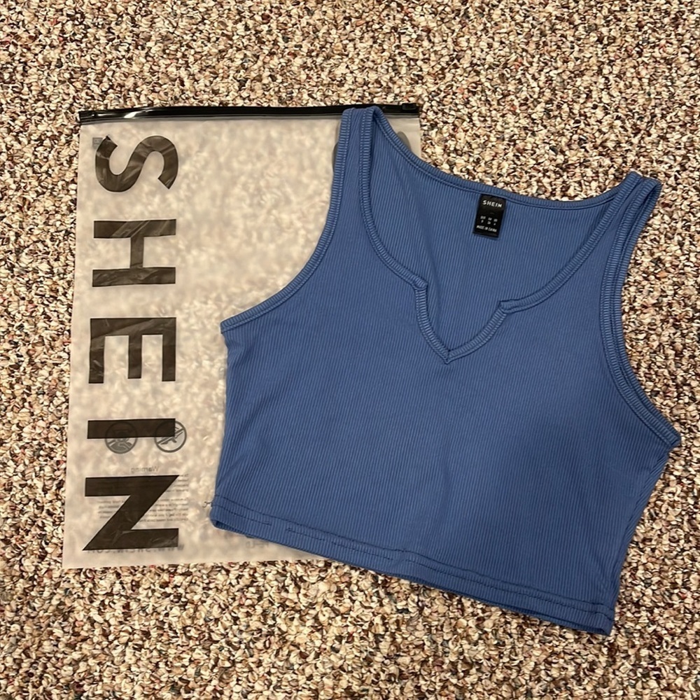 New in package v neck cropped tank